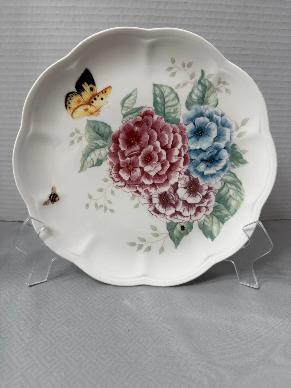 Lenox Butterfly Meadow Hydrangea Plate by Louise Le Luyer Scalloped Edges 9”